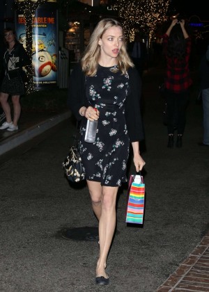Amanda Seyfried - Shopping at The Groove in Los Angeles