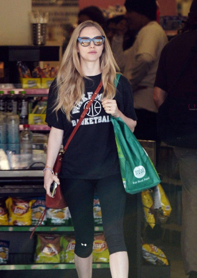 Amanda Seyfried - Shopping at Whole Foods in Los Angeles