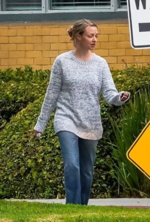 Amanda Seyfried - Spotted on 'The Dropout' Set in Los Angeles