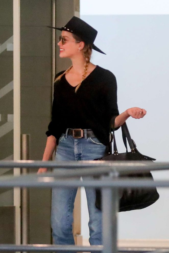 Amber Heard - Arrives at Charles de Gaulle Airport in Paris