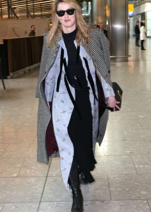 Index of /wp-content/uploads/photos/amber-heard/arriving-at-heathrow ...