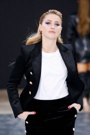 Amber Heard - 'Le Defile L'Oreal Paris' Show at Paris Fashion Week