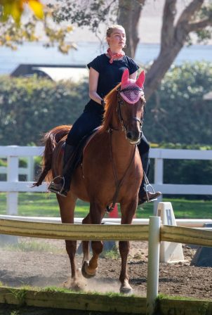 Amber Heard - Pictured while horseback riding in Los Angeles