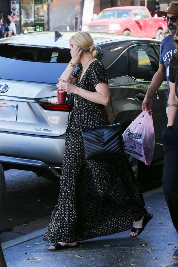 Amber Heard - Shopping at Iguana vintage clothing store in Hollywood