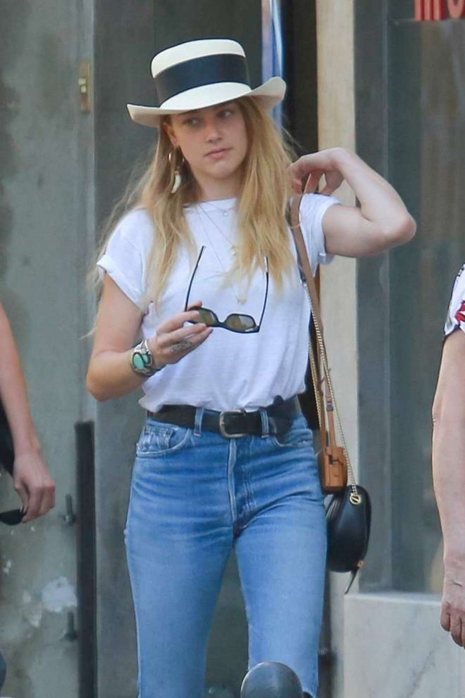 Amber Heard in Jeans Shopping in Rio