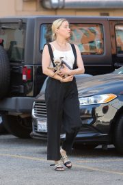Amber Heard - Shopping with her little dog in LA