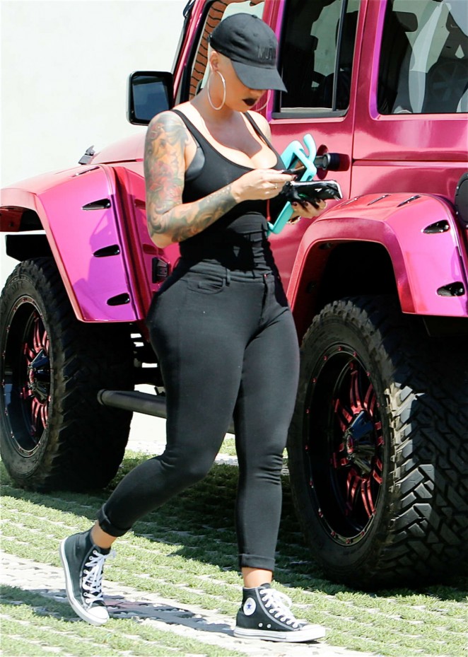 Amber Rose - Heads to the office in Los Angeles