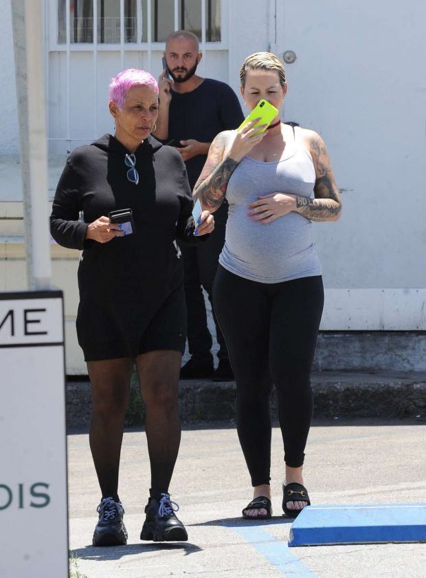 Amber Rose - Out for lunch with her mother in Sherman Oaks
