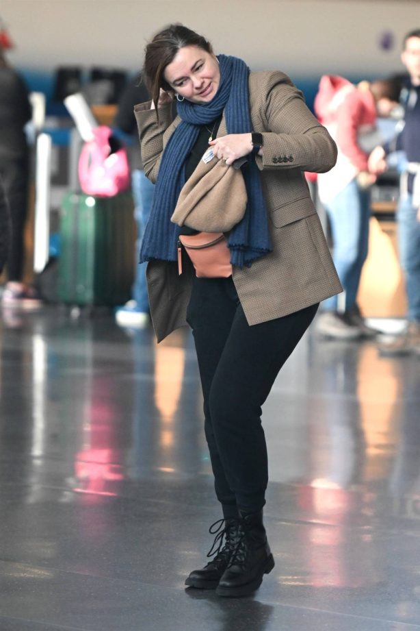 Amber Tamblyn - Catches a flight at JFK Airport in New York