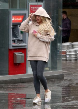 Amber Turner - Out and about in Brentwood