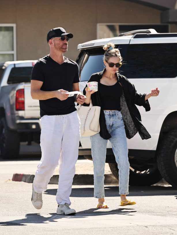 Ambyr Childers - Was seen stepping out pedicures in Palm Springs