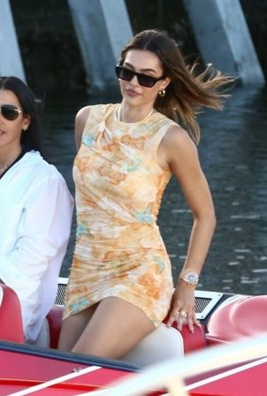 Amelia Hamlin - With Scott Disick take a tour by boat through Miami Bay