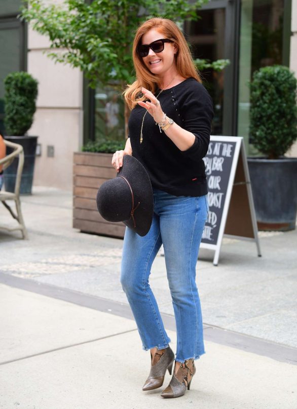 Amy Adams - Checks out of her hotel in New York City
