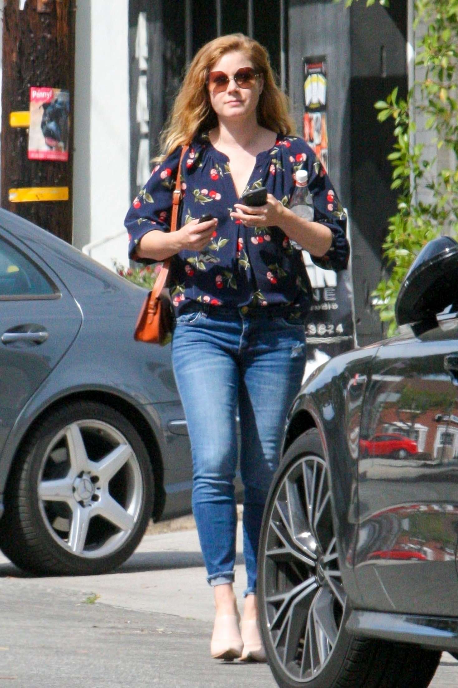 Amy Adams in Jeans out in Los Angeles. 