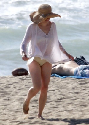 Amy Adams on LA Beach
