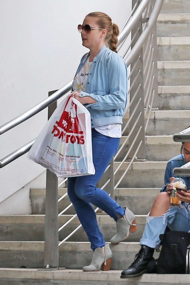 Amy Adams - Shopping at Tom's Toys in Beverly Hills