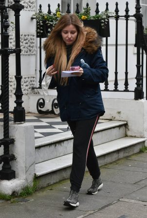Amy Hart - Spotted leaving a family planning clinic in London