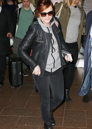 Amy Poehler - Arrives at Airport in Sydney