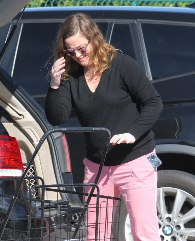Amy Poehler out grocery shopping in Los Angeles