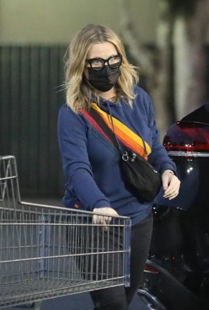Amy Poehler - Shopping at Bristol Farms in Beverly Hills