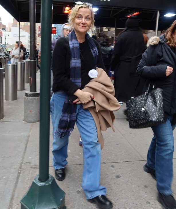 Amy Poehler - Stops by Herald Square area in New York