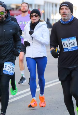 Amy Robach - Spotted while Running the New York Marathon
