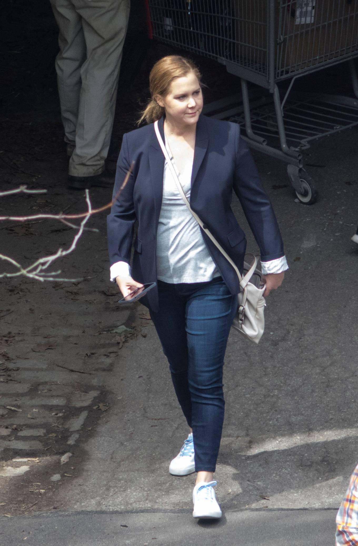 Amy Schumer 2021 : Amy Schumer – Filming Life and Beth set in Riverside Park – New York-17