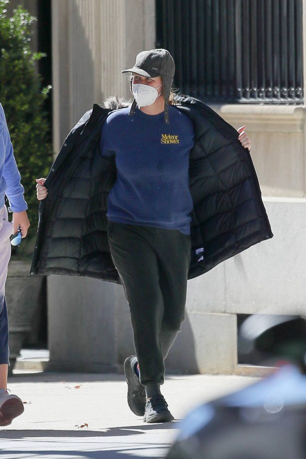 Amy Schumer - Spotted walking around in the Upper West Side in New York