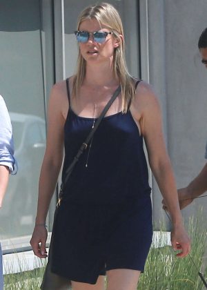 Amy Smart out for lunch in West Hollywood