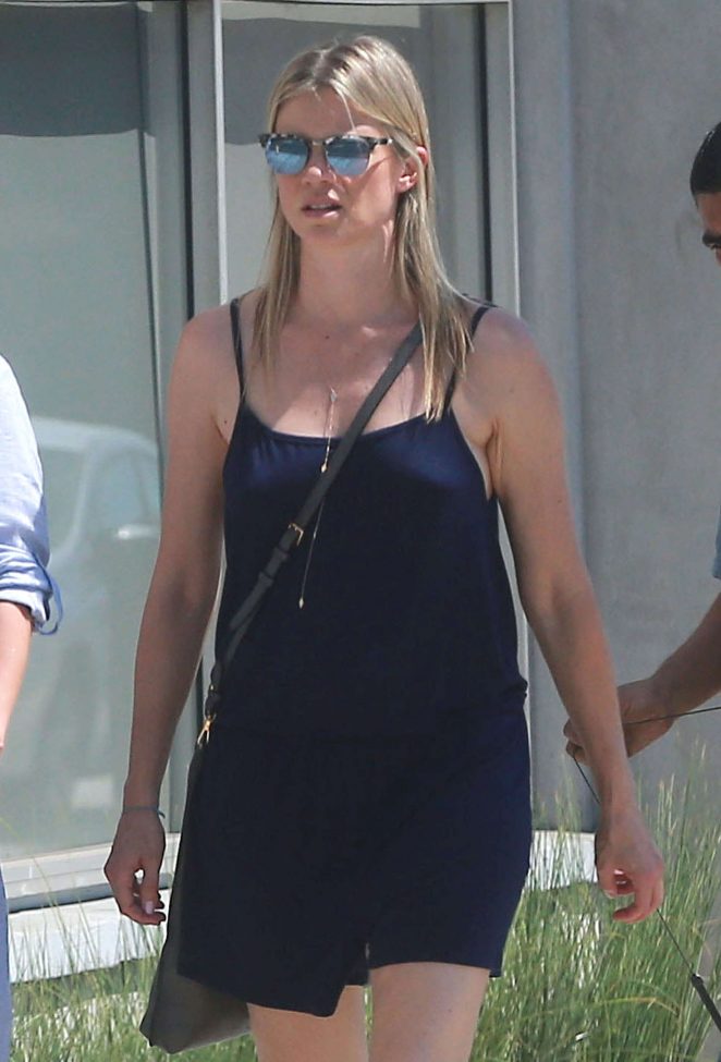 Amy Smart out for lunch in West Hollywood