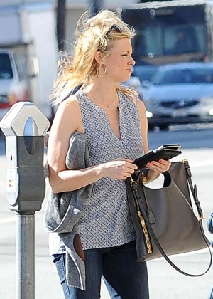 Amy Smart in Tight Jeans Out in Beverly Hills