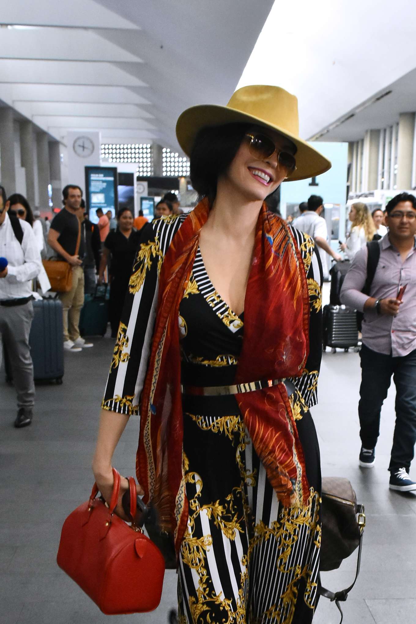 Ana Barbara â€“ Arriving at Mexico City International Airport
