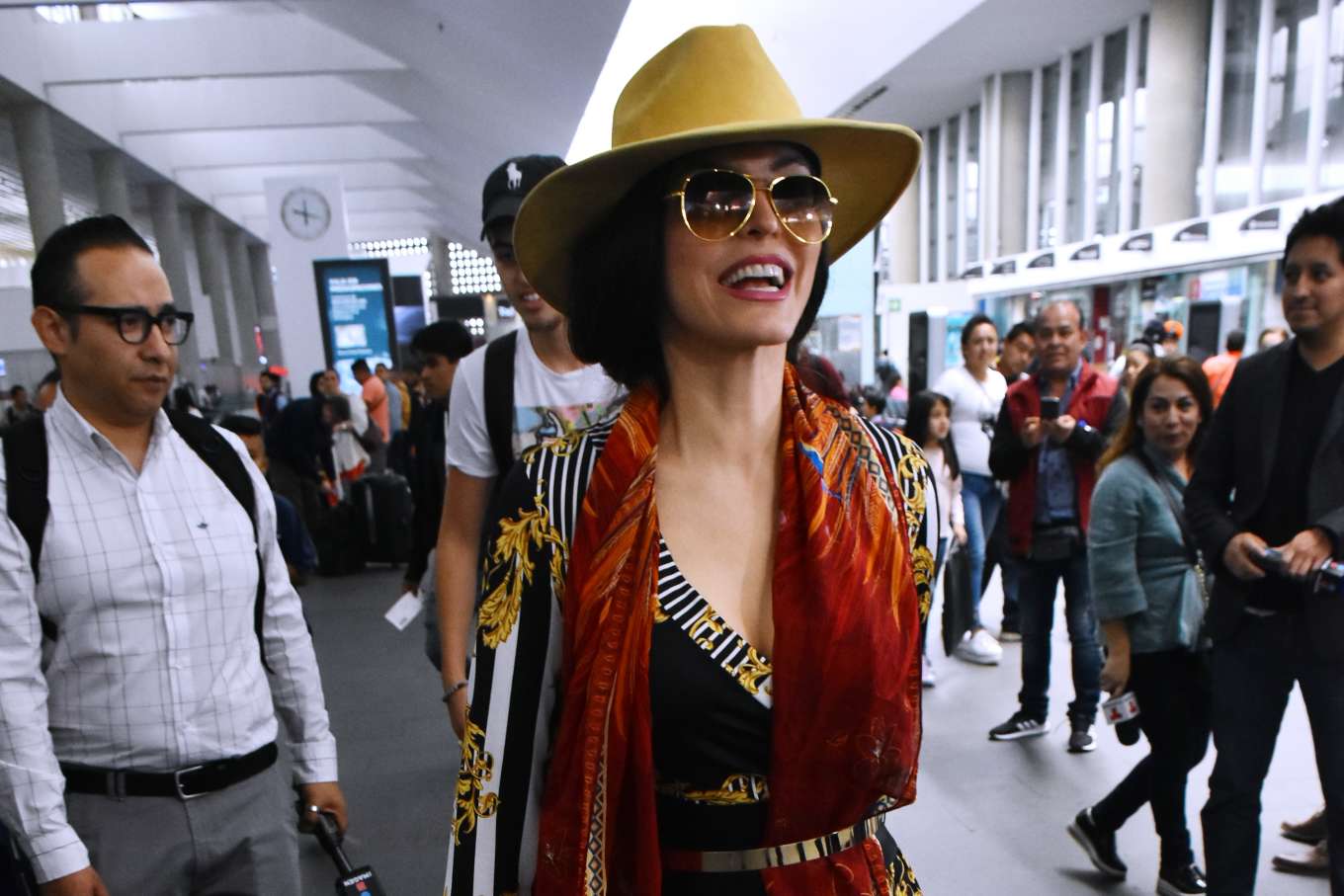 Ana Barbara â€“ Arriving at Mexico City International Airport