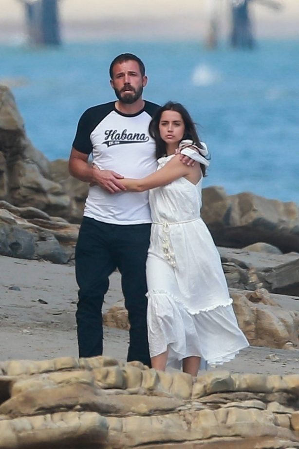 Ana De Armas and Ben Affleck - Spotted with friends on the beach in Malibu