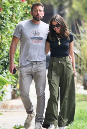 Ana De Armas and Ben Affleck - Walking their pooch while out on a stroll in Venice Beach