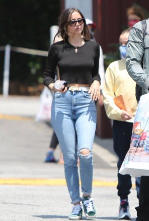 Ana De Armas - Out shopping in Brentwood