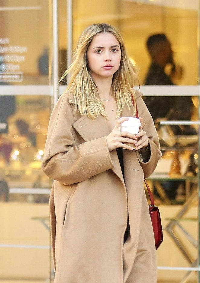 Ana de Armas - Shopping in West Hollywood
