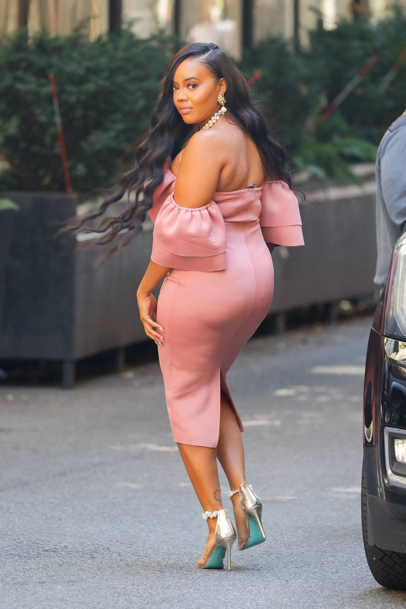 Angela Simmons - Leaving the Tamron Hall show in New York
