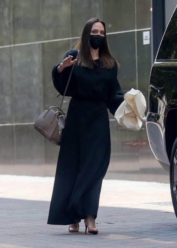 Angelina Jolie - Leaves an office building in Beverly Hills