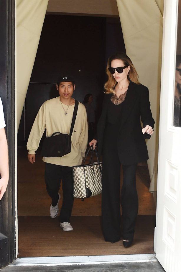 Angelina Jolie - Seen going for a meeting in Ney York