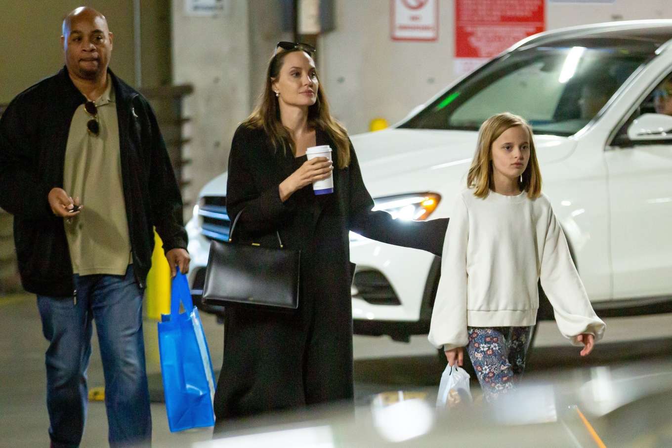 Angelina Jolie 2020 : Angelina Jolie – Shopping with daughter Vivienne in LA-12