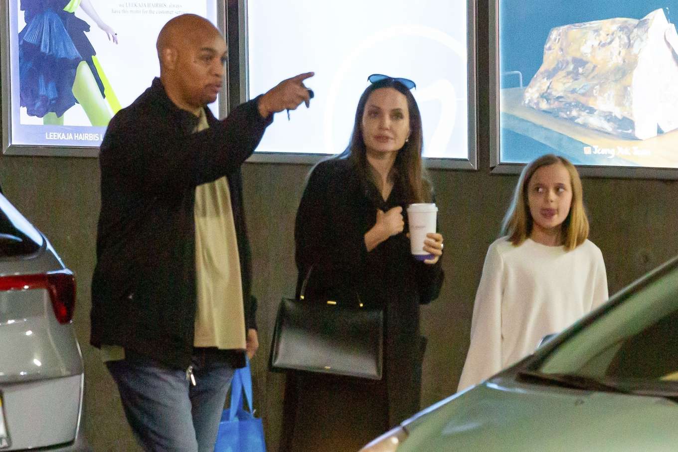 Angelina Jolie 2020 : Angelina Jolie – Shopping with daughter Vivienne in LA-15