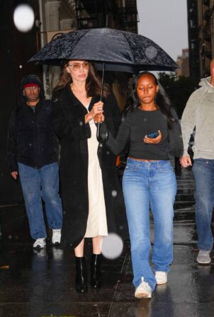 Angelina Jolie - Shopping with her children in New York City