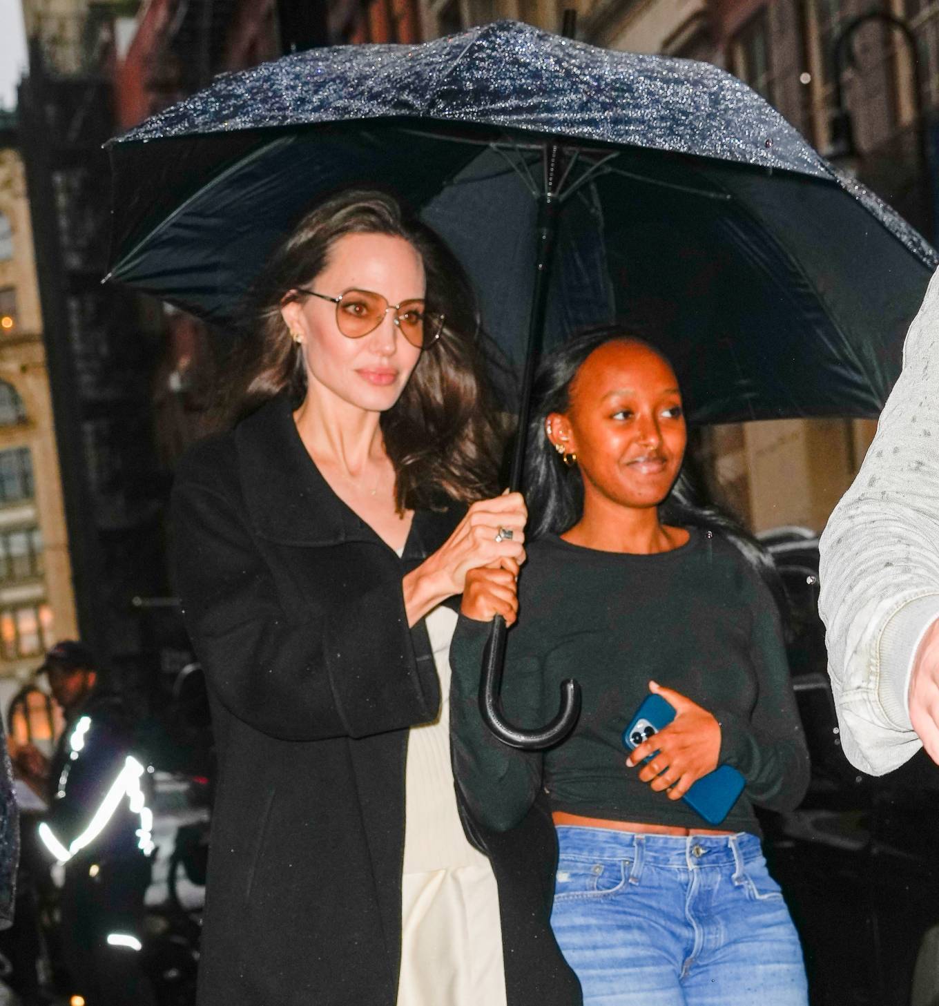 Angelina Jolie 2022 : Angelina Jolie – Shopping with her children in New York City-06