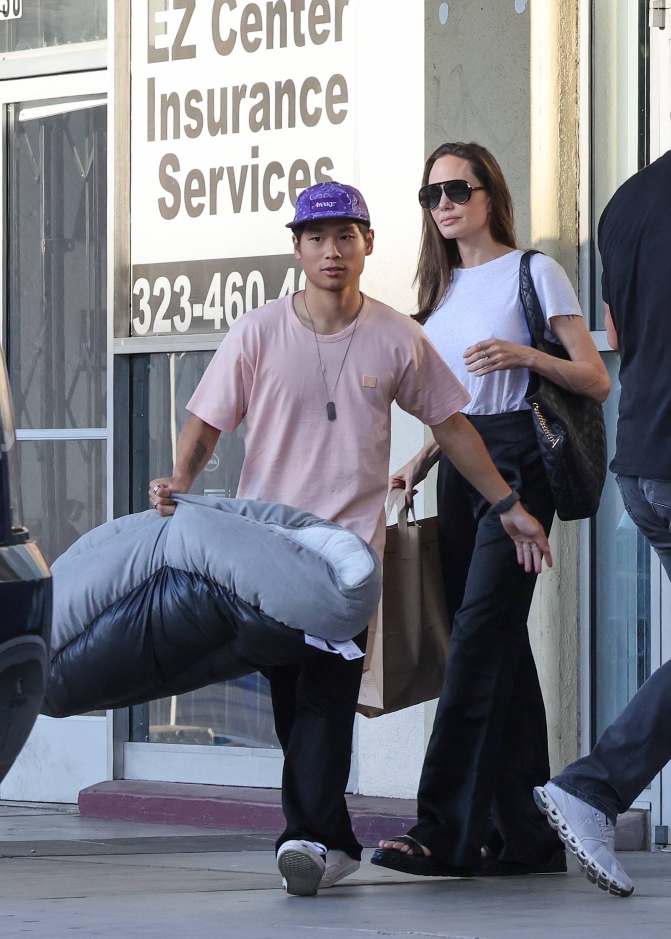 Angelina Jolie - Stops by the pet store with her son Pax in Los Angeles