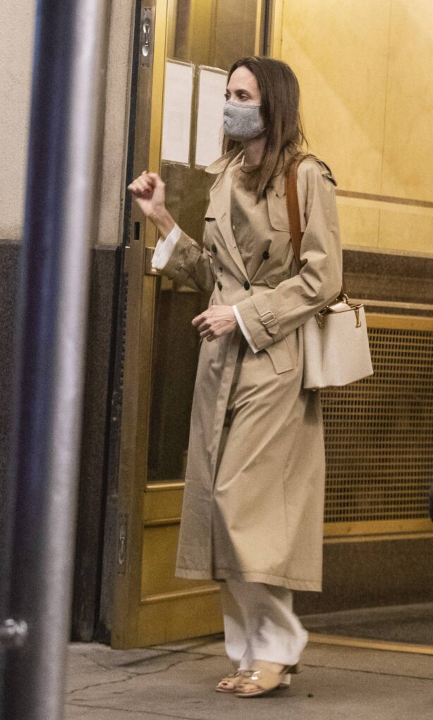 Angelina Jolie - Was spotted leaving her Ex-husband Jonny Lee Miller's Brooklyn apartment in LA