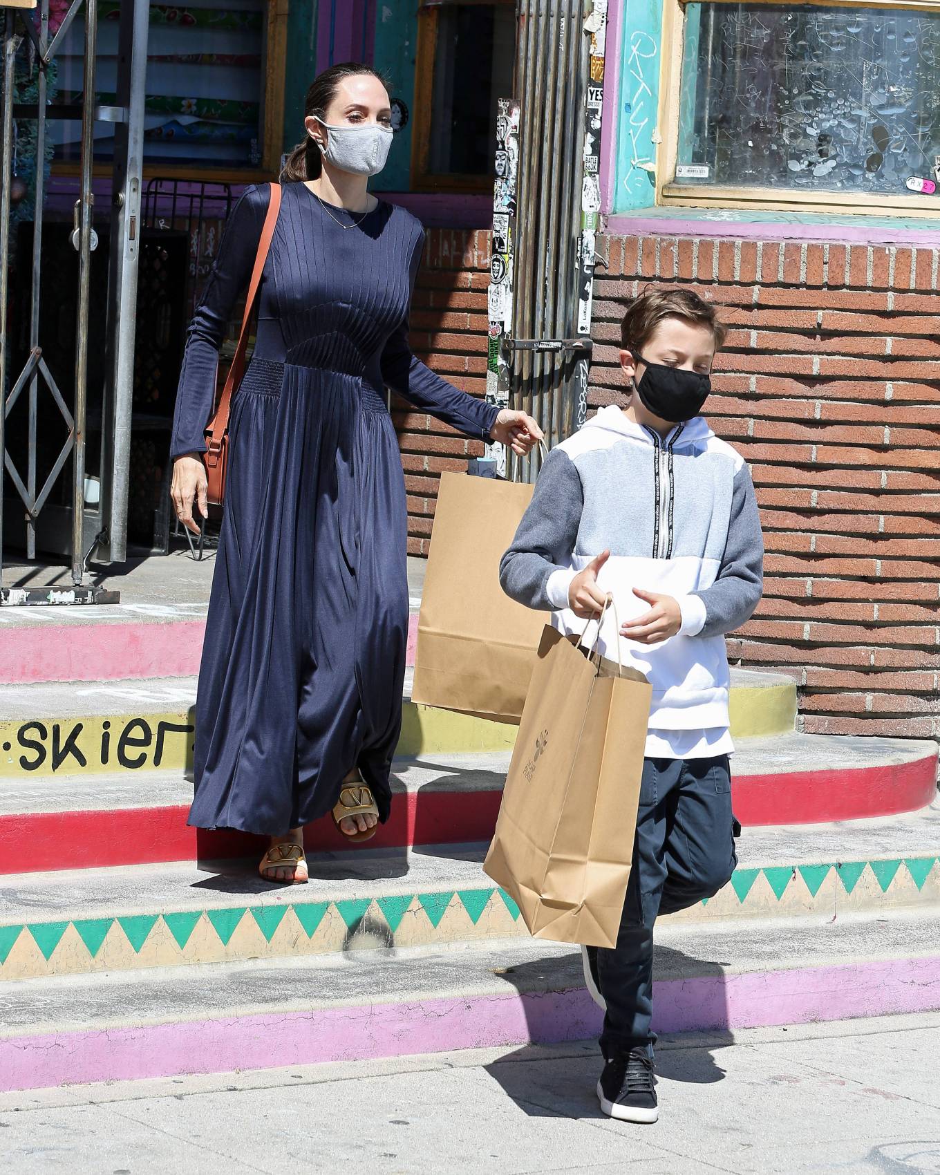 Angelina Jolie 2020 : Angelina Jolie with her son Knox on Wacko and Blue Rooster art supplies in LA-10