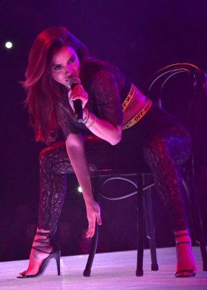 Anitta - Performing on 'Vibras Tour' in Miami