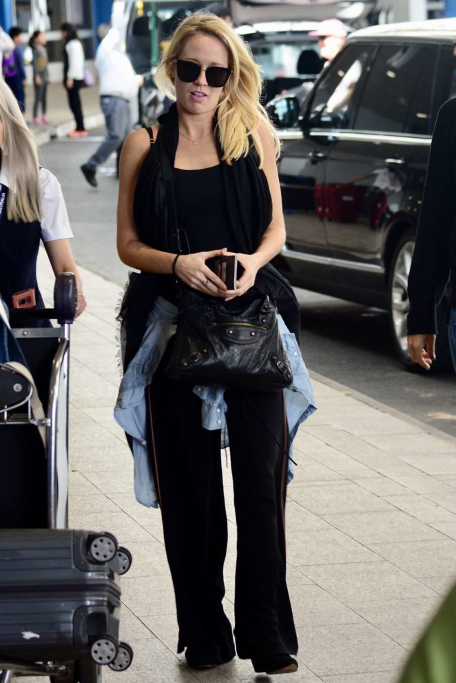 Anna Camp in Black at the airport in Sydney