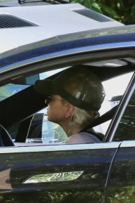 Anna Faris - Caught up in traffic in Pacific Palisades
